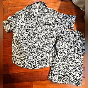 Stars Above 2pc animal print PJ set EUC XXL